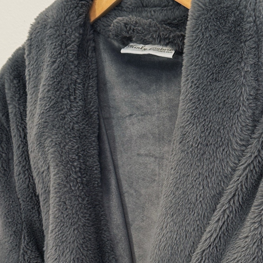 MINKY COUTURE Plush Gray Robe With Soft Lining Size Small EUC - Picture 6 of 6
